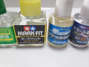 各社 マークフィッター/デカール 軟化剤の比較-04