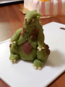 怪獣さんの誕生日ケーキ 【ポケモン】 バンギラスのお菓子添え-03
