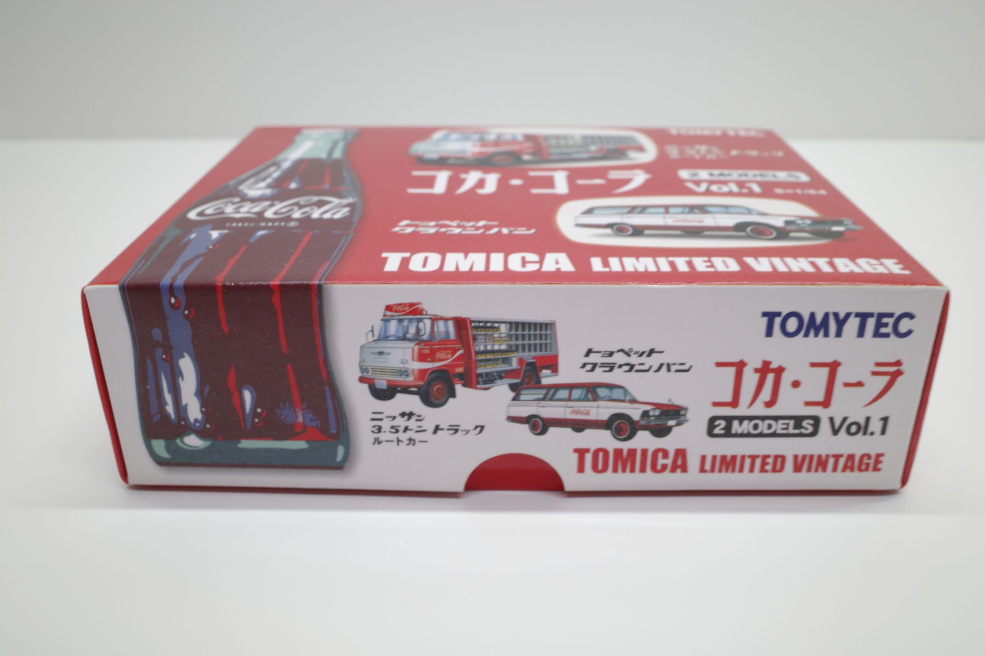 1/64 トミカリミテッドビンテージ コカコーラ 2モデル Vol.1 ニッサン3.5tトラック、クラウン ルートカー、&スカイラインバンの3台 トミカリミテッドヴィンテージ コカ・コーラ ルートカー2モデルセット