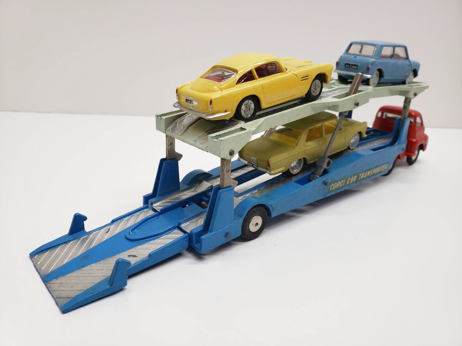 代引き手数料無料 送料無料 ホビー 模型車 車 レーシングカー コーギーcorgi 1101 Bedford Carrimore Car Transporter 在庫一掃最安挑戦 Greenandfresh Com Co