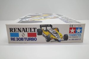 タミヤ 1-20 Renault ルノー RE-30B ターボ Turbo ドライバー1体つき-02