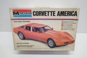 プラモデル モノグラム 1-24 Monogram 2269 シボレー コルベット アメリカ Chevrolet Corvette America 4ドア (1)