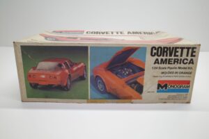プラモデル モノグラム 1-24 Monogram 2269 シボレー コルベット アメリカ Chevrolet Corvette America 4ドア (5)