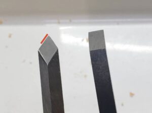 愛車 模型作り-旧規格 ＨA21S- HB11S スズキ アルトワークス の自作 ミニカー 左前のヘッドライト削りのナイフの当たり面の参考画像 (6)-2