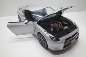 買取事例- イーグルモス GT-R 、冊子、ケース、模型 完成品セットのエンジンルーム開閉と外観 (5)