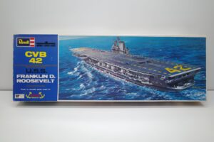 プラモデル 船 Revell 1-540 レベル CVB42 USS フランクリンルーズベルト の外箱 (1)