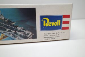 プラモデル 船 Revell 1-540 レベル U.S.S CVA-60 SARATOGA サラトガの箱 (3)