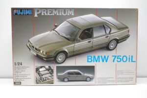 タミヤ レベル Revell 1/24 BMW 850i E31型 エンジン付 フル 