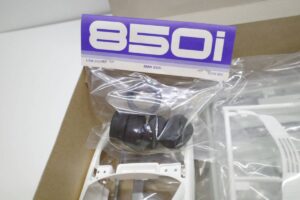 タミヤ レベル Revell 1-24 BMW 850i 絶版品 E31型 エンジン付 フルディスプレイモデル- (5)