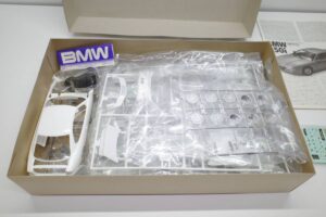 タミヤ レベル Revell 1-24 BMW 850i 絶版品 E31型 エンジン付 フルディスプレイモデル- (7)