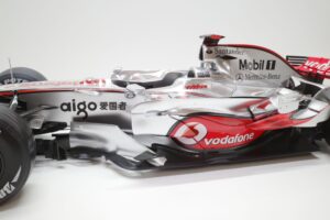 デアゴスティーニ 1/8 マクラーレン MP4-23 McLaren 完成品/組立済み 