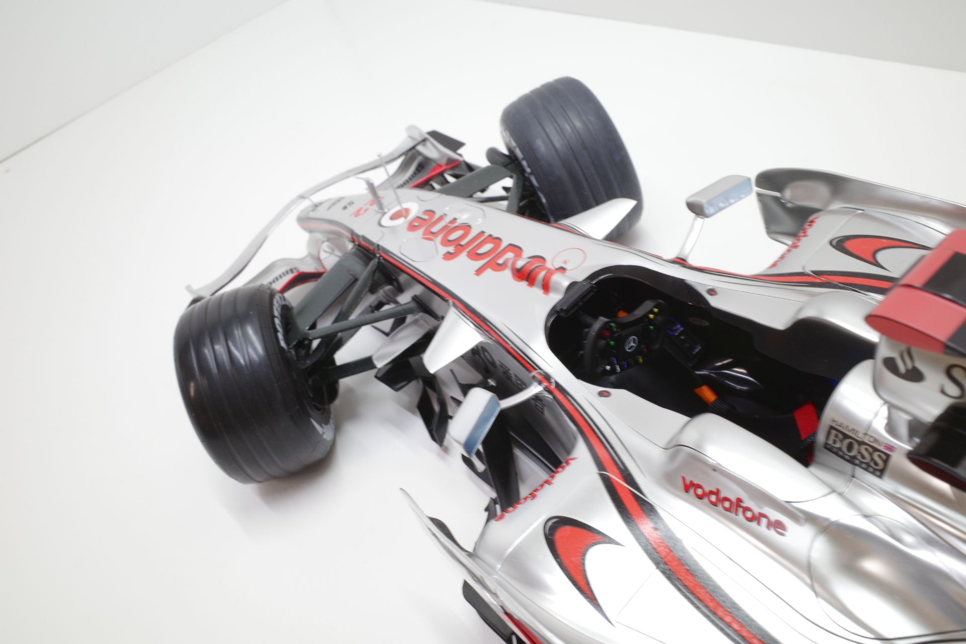 デアゴスティーニ 1/8 マクラーレン MP4-23 McLaren 完成品/組立済み 