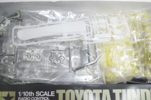 58415 タミヤ 田宮 1-10 Toyota トヨタ TUNDRA タンドラ ハイリフト 電動RC 4×4ピックアップ スノーボード2枚入 High-Lift– (56)