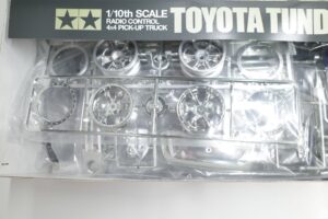 58415 タミヤ 田宮 1-10 Toyota トヨタ TUNDRA タンドラ ハイリフト 電動RC 4×4ピックアップ スノーボード2枚入 High-Lift– (57)