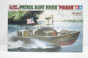 タミヤ 1-35 U.S.NAVY PBR31Mk.2 PATROL BOAT RIVER ピバー PIBBER パトロール 川 ボート 乗員4体人形つき 未組立 プラモデル– (1)