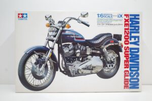 16010 タミヤ 1-6 ハーレーダビッドソン FXE1200 スーパーグライド ハーレースポーツ AMF Harley- Davidson SUPER GLIDE 未組立– (3)