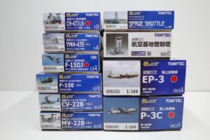 TOMYTEC 技MIX 1-144 航空基地管制塔.EP-3.P-3C.航空自衛隊 F-15DJ.F-15E.CH-47J (LR) .YMH-47E.CV-22B.MV-22B.スペースシャトルセットA (1)