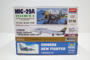 アカデミー 1-48 Mig-29A、童友社 1-72 F-14A トムキャット ジョリーロジャース、トランぺッター 1-72 Chinese New Fighter- (1)